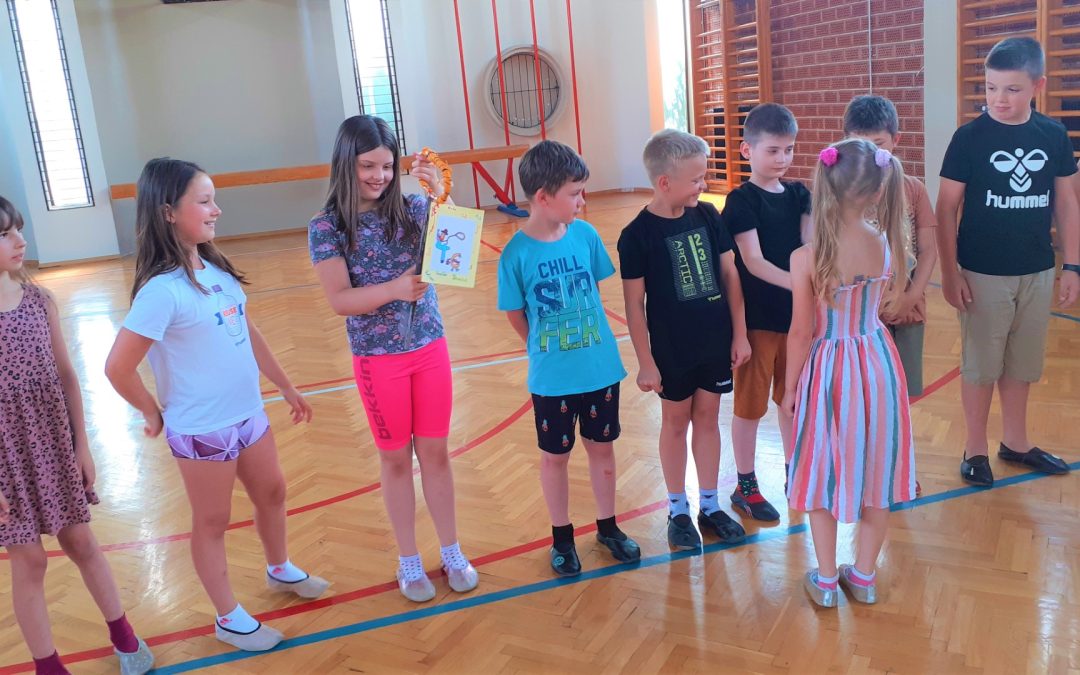 Četrtošolci POŠ Pesje so se poslovili in uspešno predali ključ tretješolcem