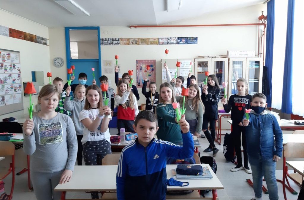 Voščilnice in tulipani za naše mamice – 5. c